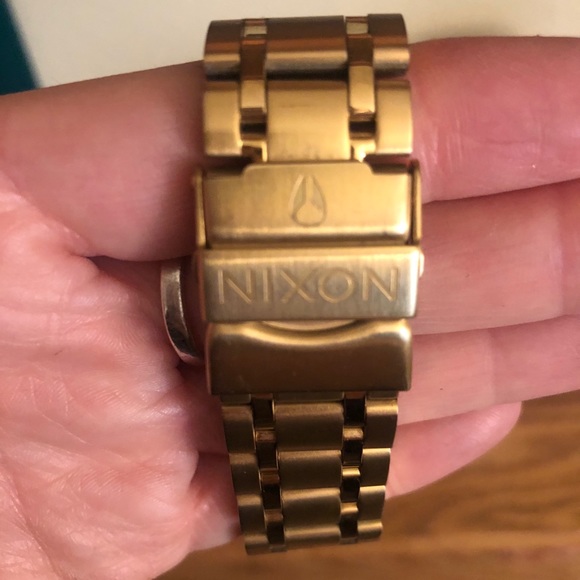 Nixon women’s gold watch - Picture 6 of 6